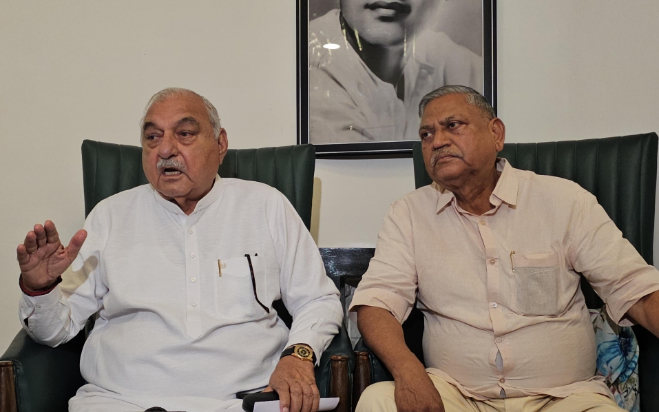 असिस्टेंट प्रोफेसर भर्ती में पेपर लीक की आशंका, अभ्यार्थियों को दिए गए सील टूटे पेपर- हुड्डा 
